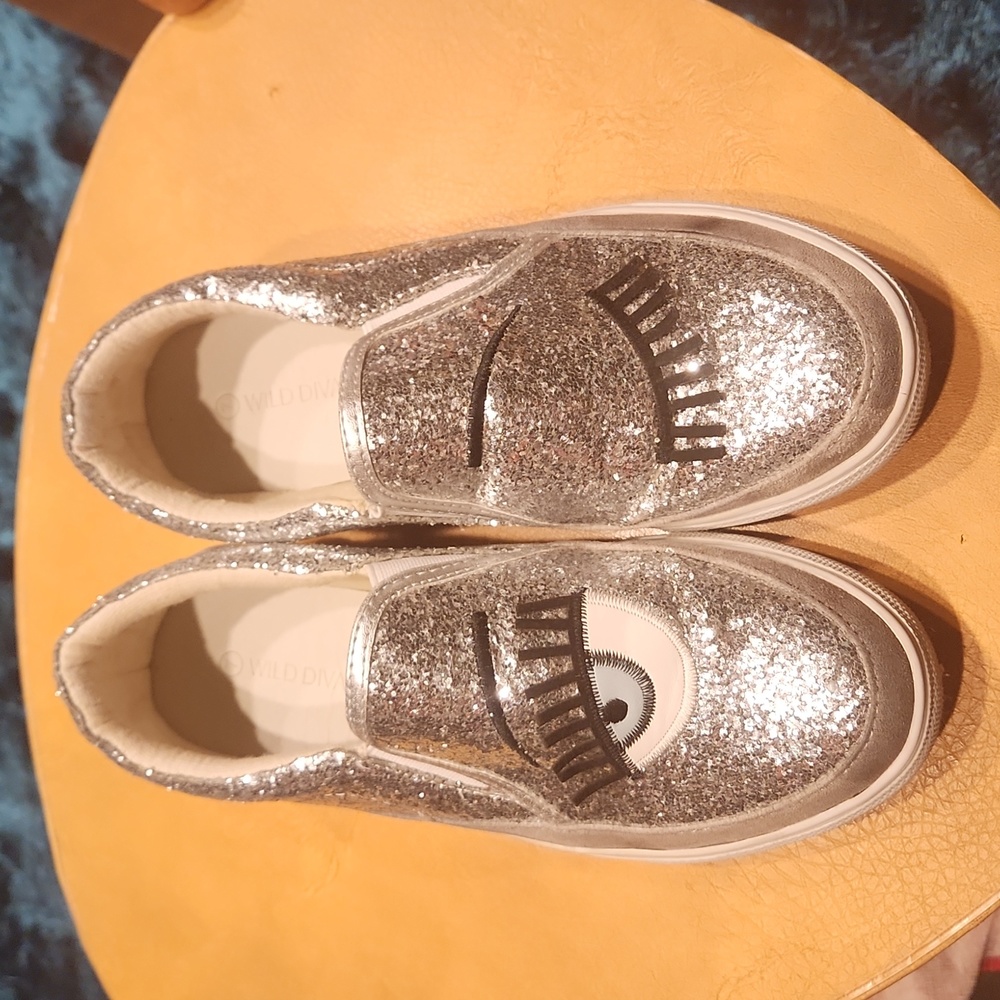 WILD DIVA Silver Winking Eye Slip-Ons (7)